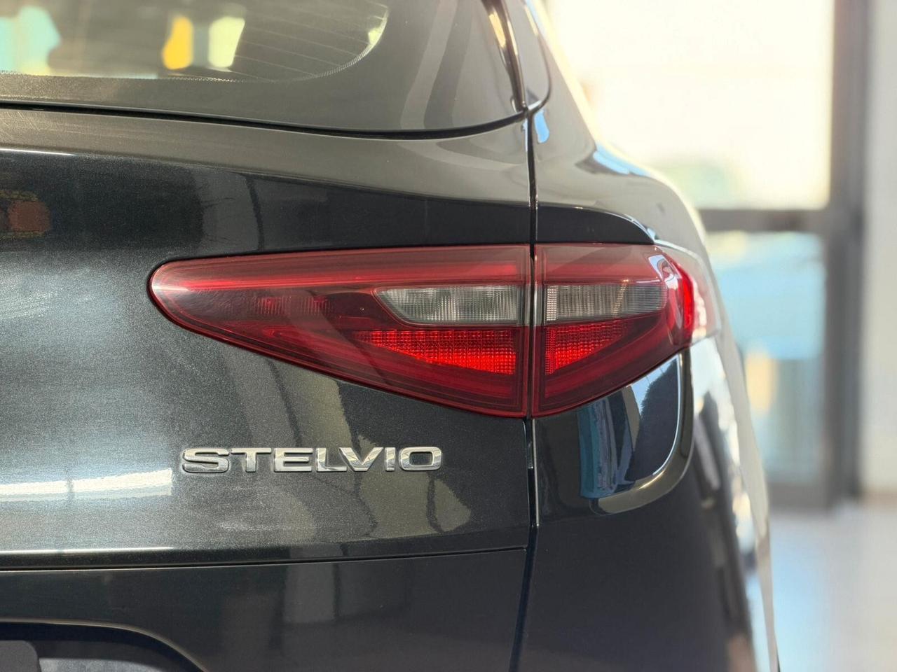 Alfa Romeo Stelvio 2.2 Turbodiesel 160 CV AT8 RWD Business