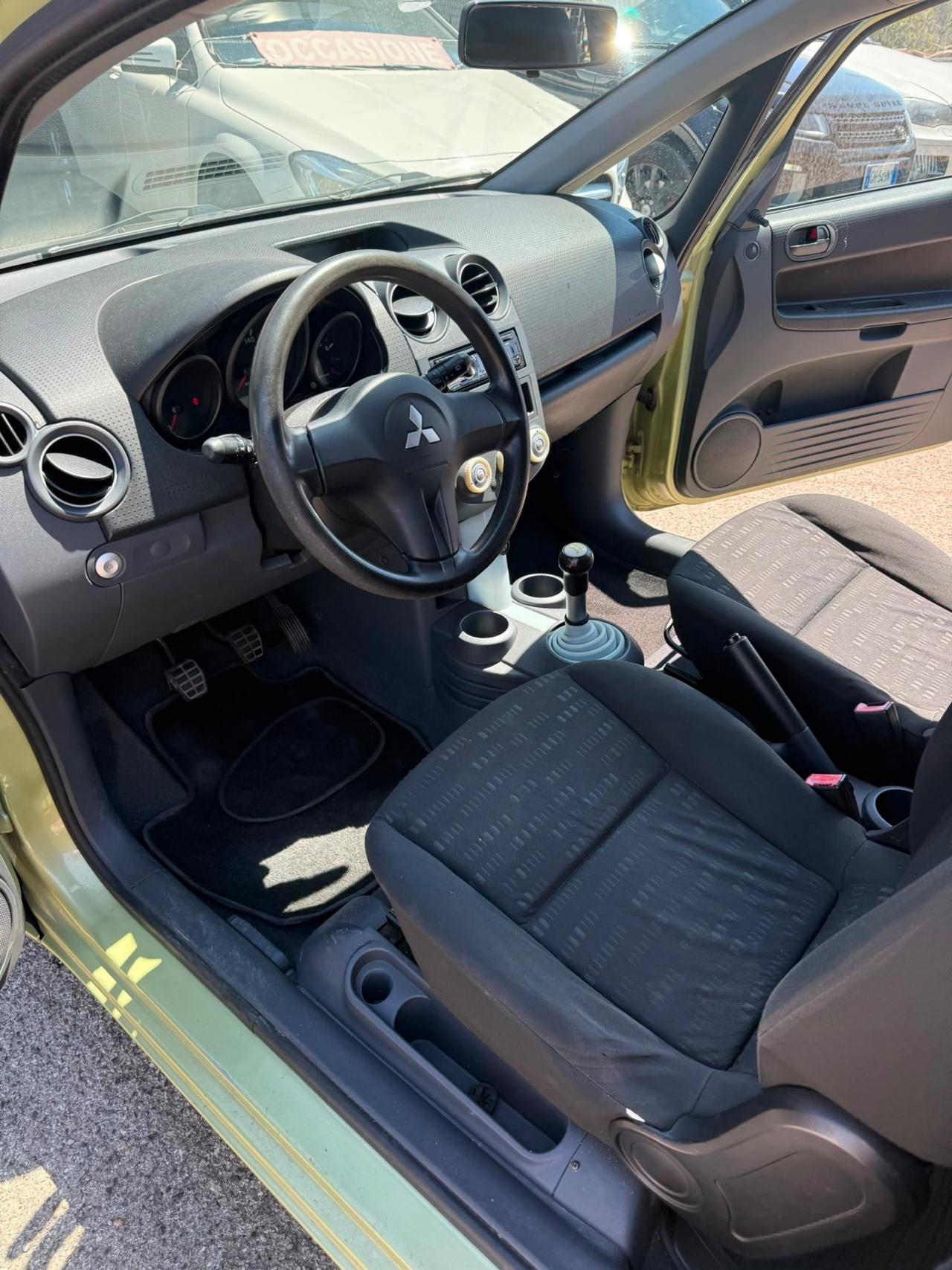 Mitsubishi Colt 1.1 12V 5p. Invite