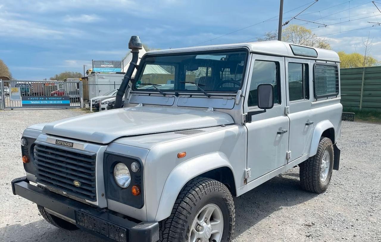Land Rover Defender 110 Station Wagon 9 posti