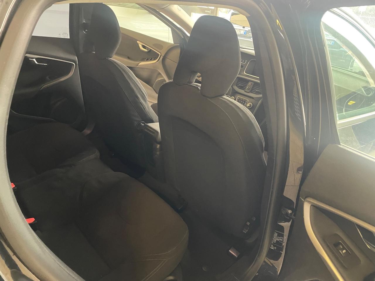 Volvo V40 D2 1.6 Momentum - Nessun vincolo -