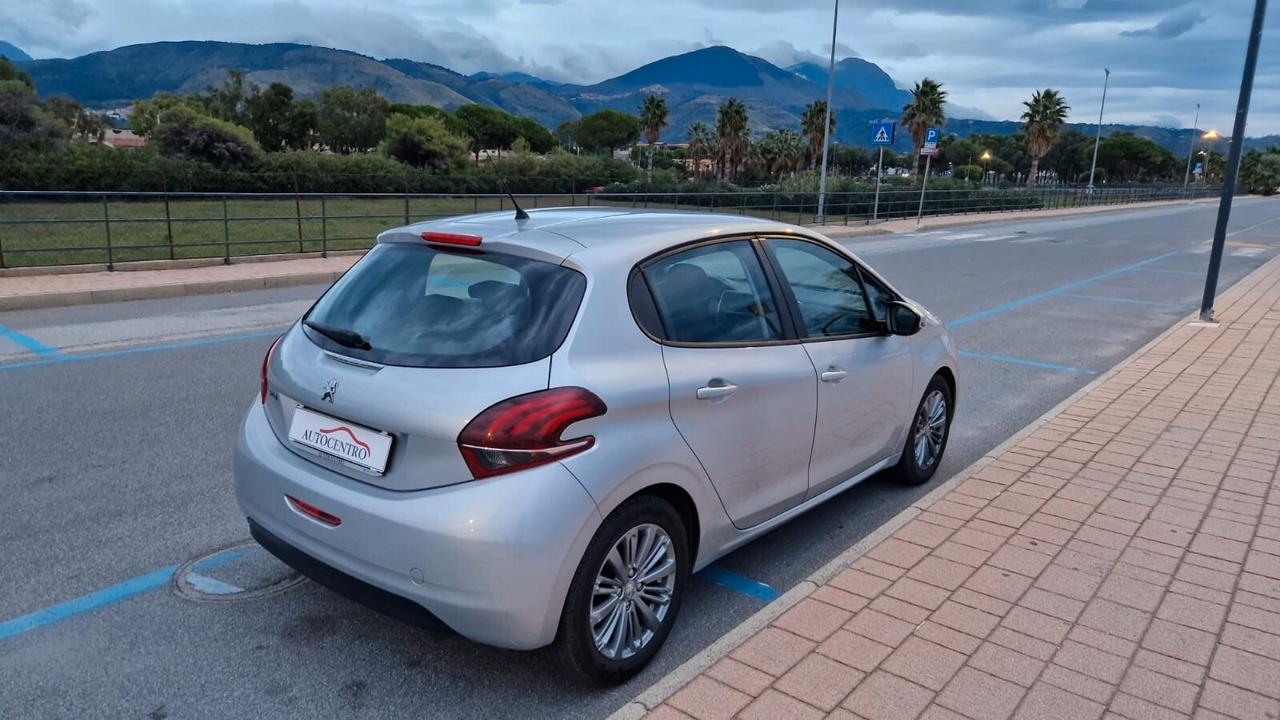 Peugeot 208 PureTech 82 5 porte Allure