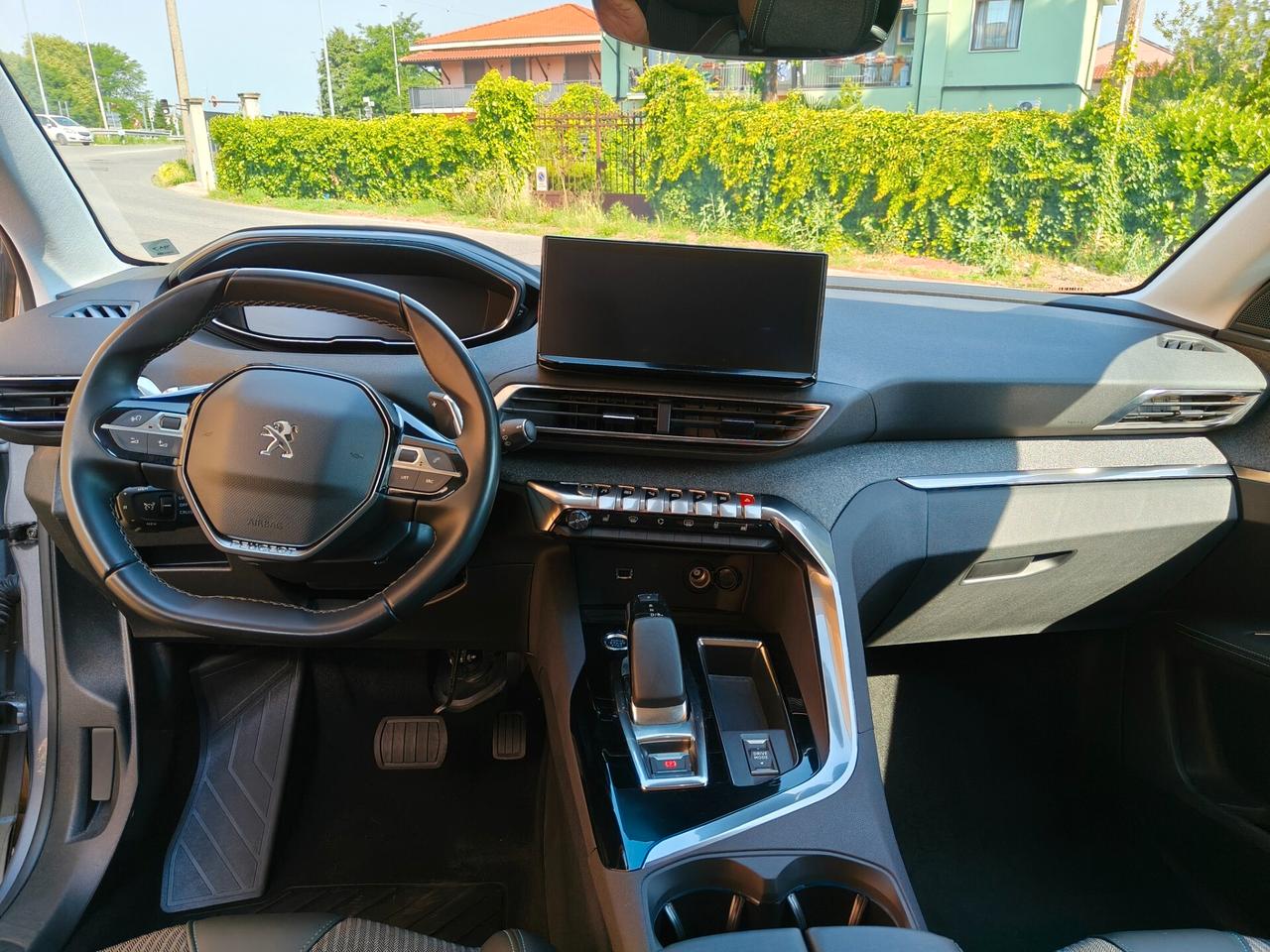 peugeot 3008 HYBRID 225 E-EAT8 ALLURE