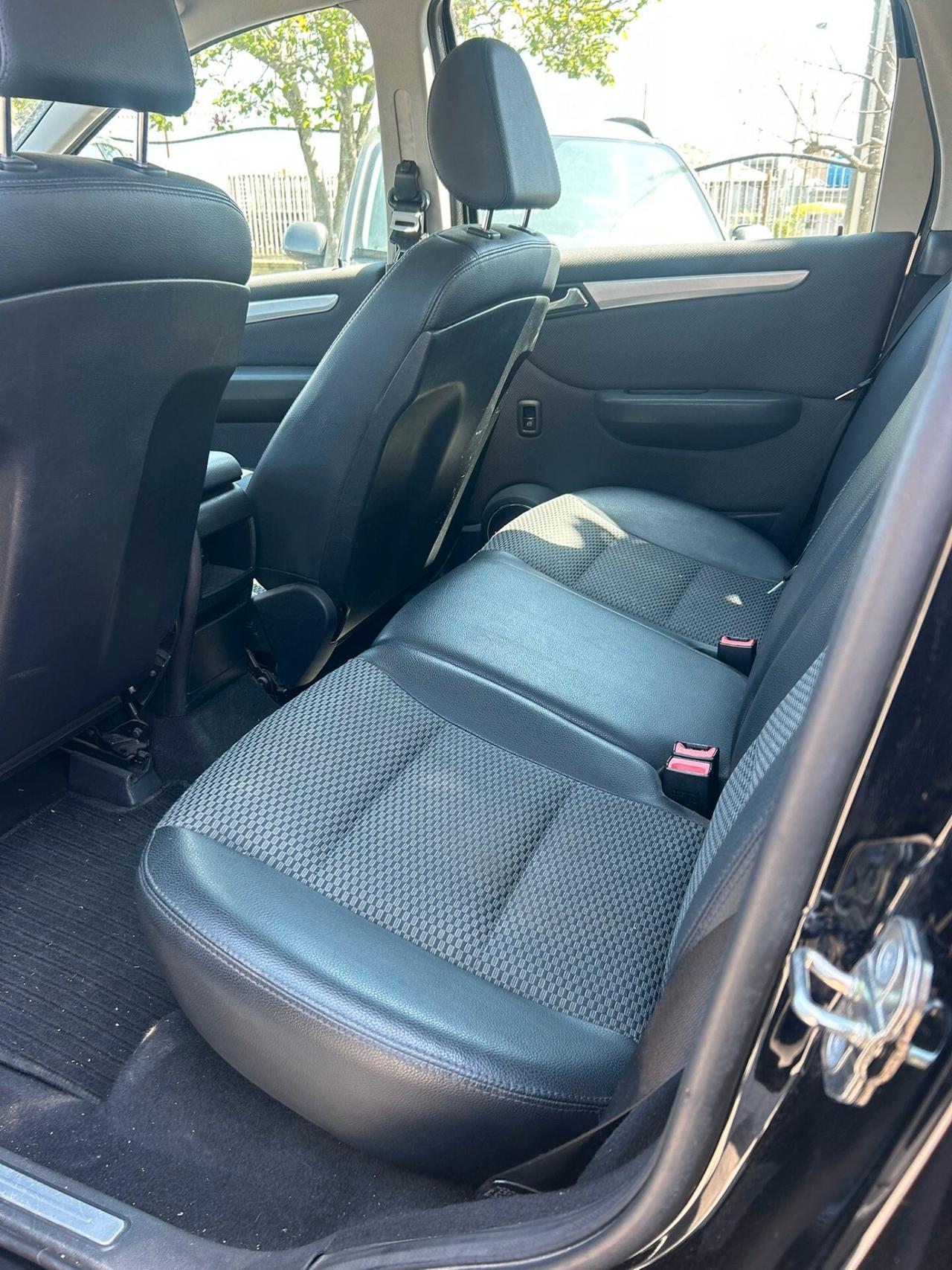 Mercedes-benz B 180 premium