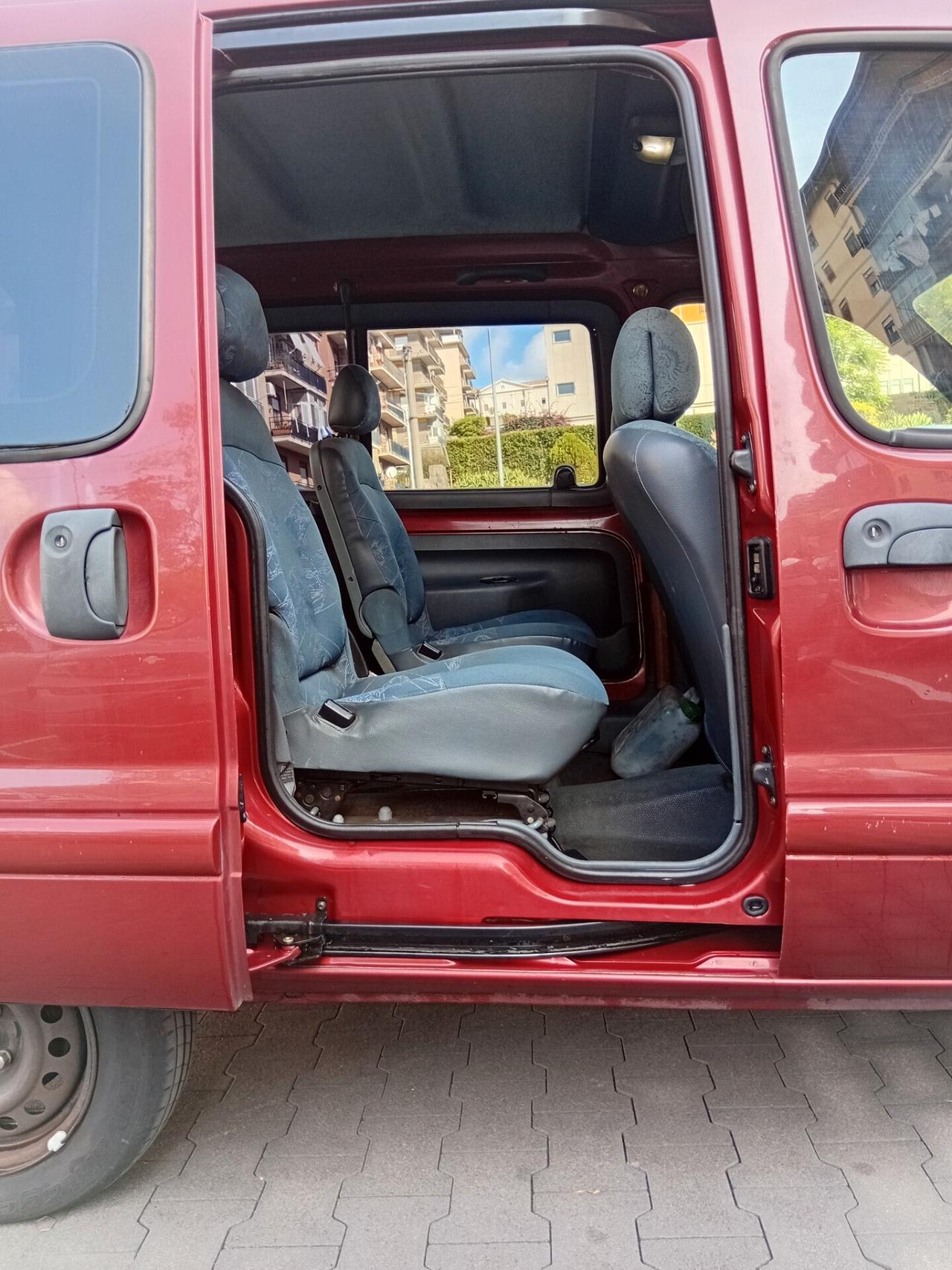 Renault Kangoo ALLESTIMENTO TRASPORTO DISABILI
