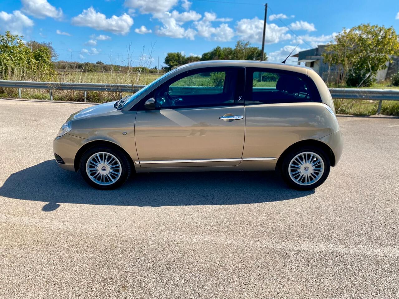 Lancia Ypsilon 1.3 MJT 75 CV Platino