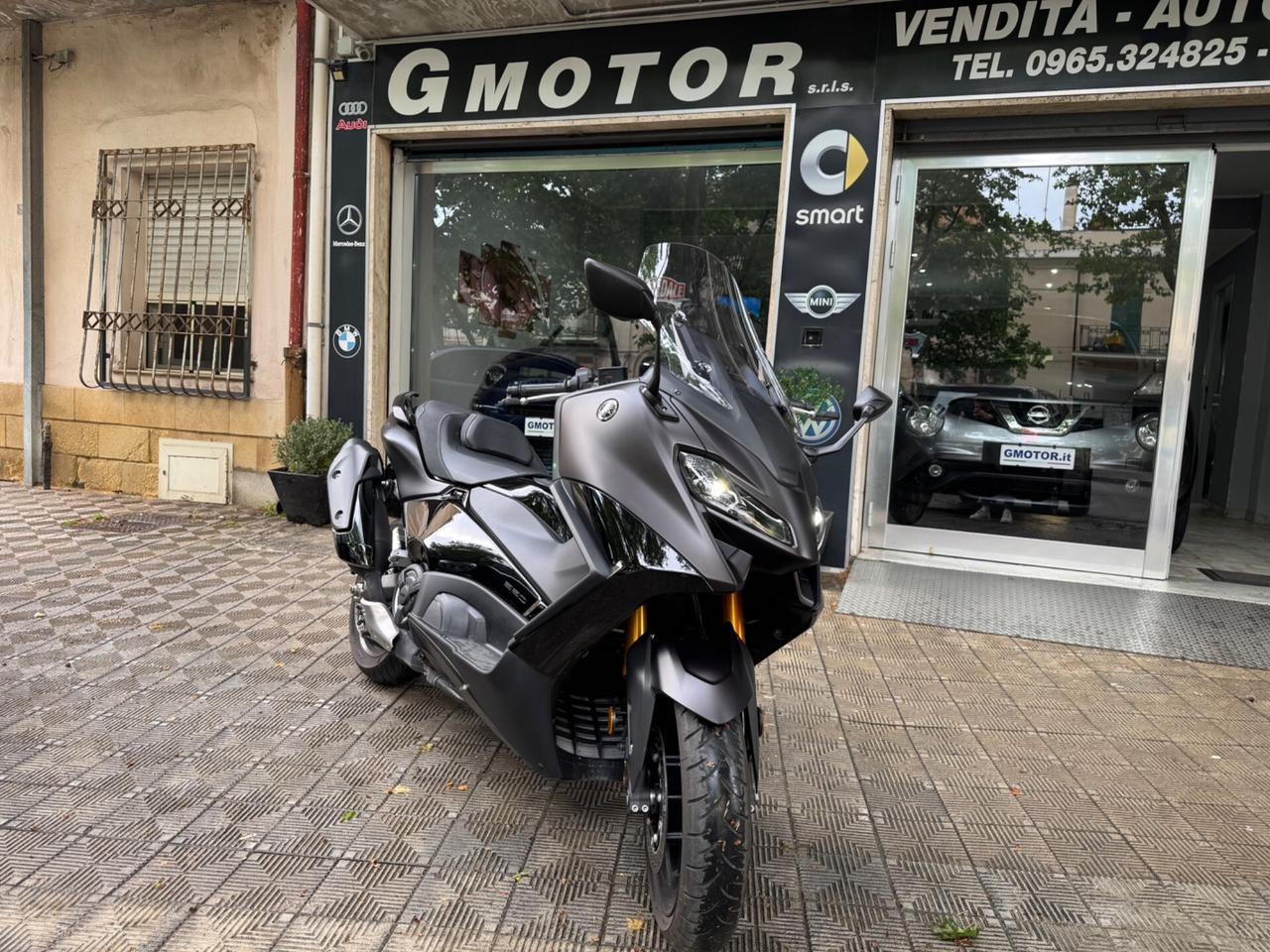 Yamaha TMAX 560 Tech max dark magma