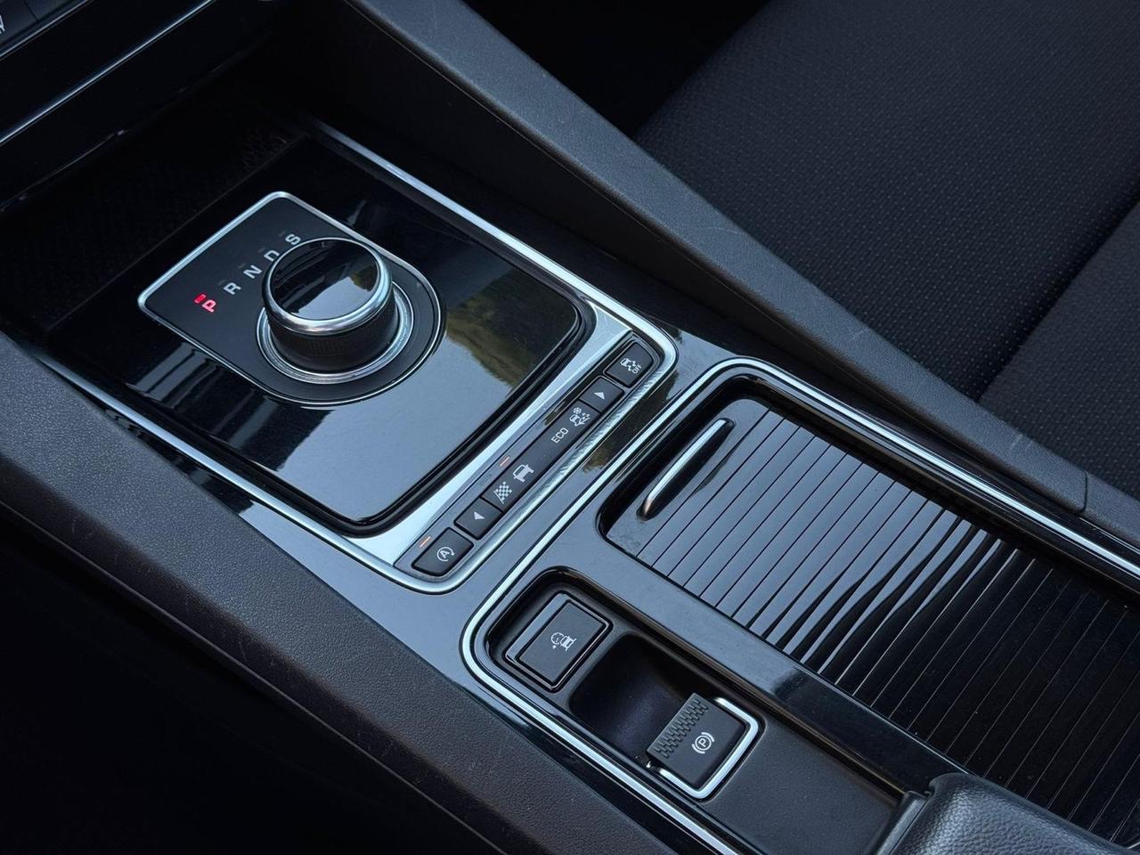 Jaguar F-Pace 2.0 D 180 CV AWD Motore da Controllare