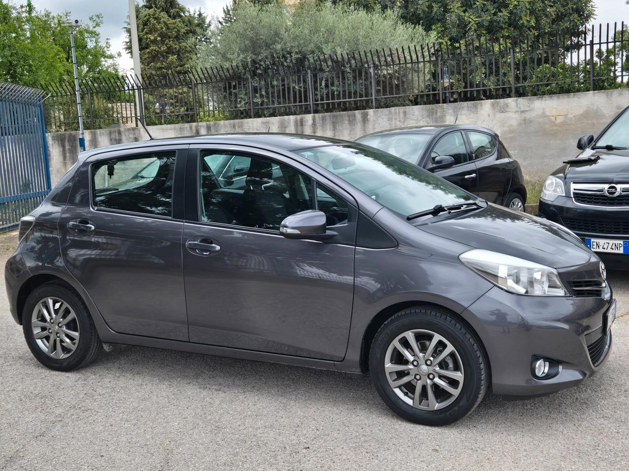Toyota Yaris 1.0 5 porte Lounge del 2014