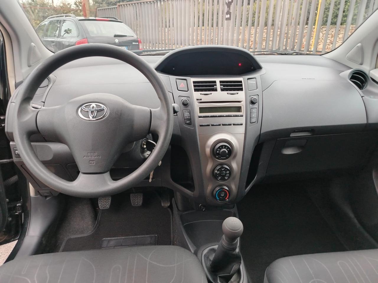 Toyota Yaris 1.0 5 porte Now
