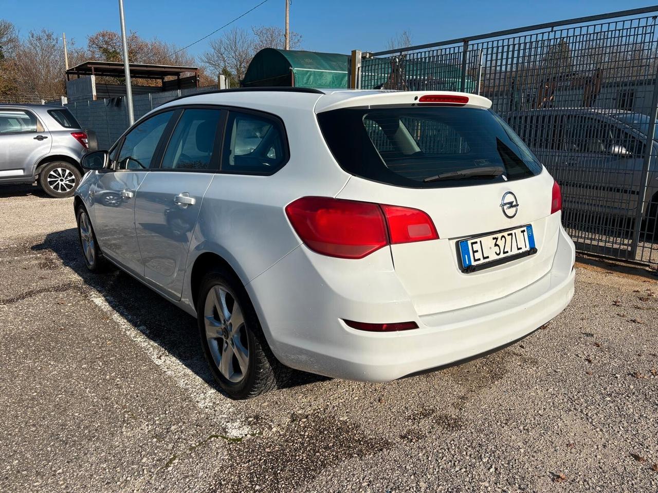 Opel Astra 1.7 CDTI Sports Tourer - 2012