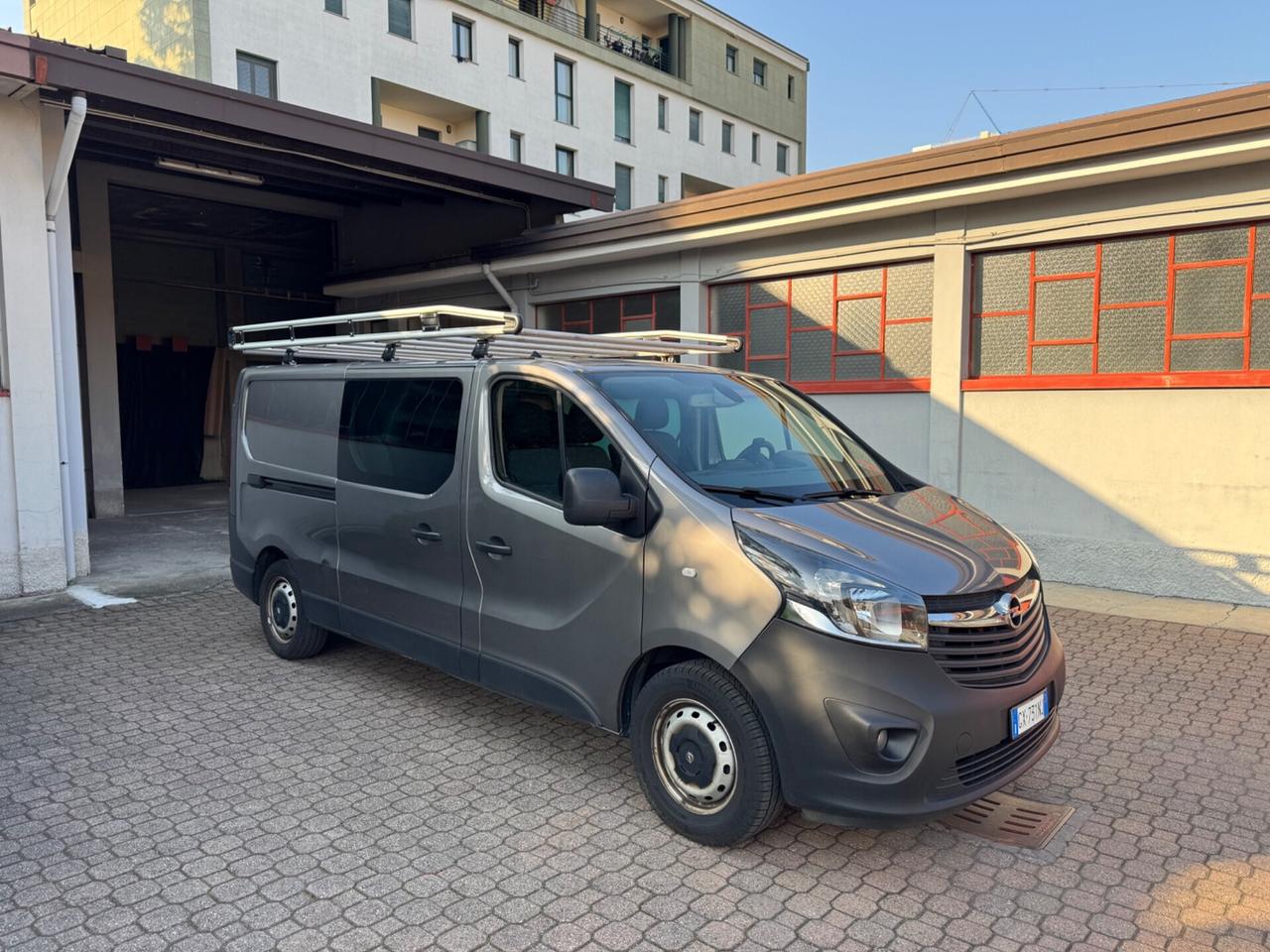 OPEL VIVARO 6 posti PASSO LUNGO