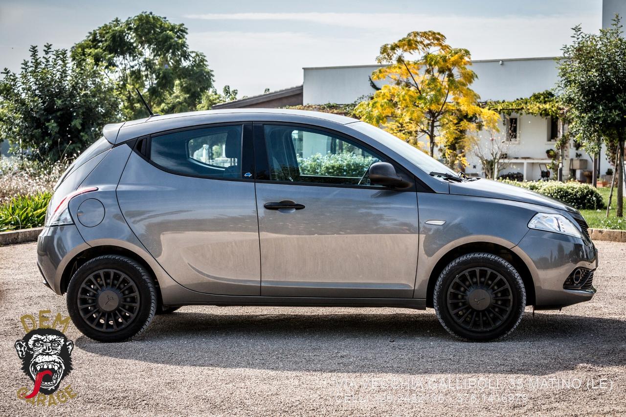 Lancia Ypsilon 1.2 69 CV 5 porte GPL Ecochic Elefantino Blu