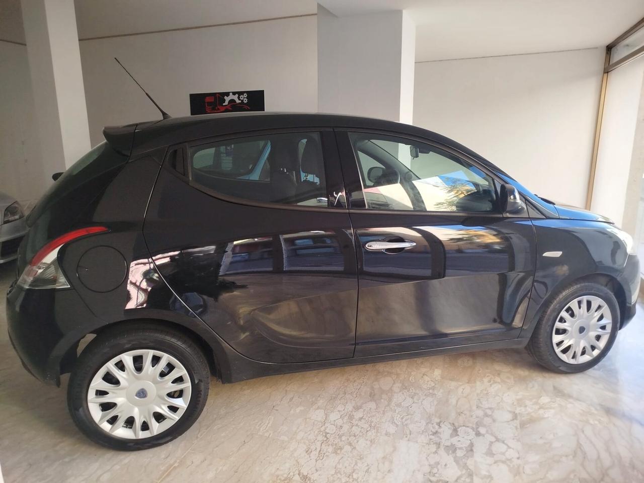 Lancia Ypsilon 1.2 69 CV 5 porte Platinum