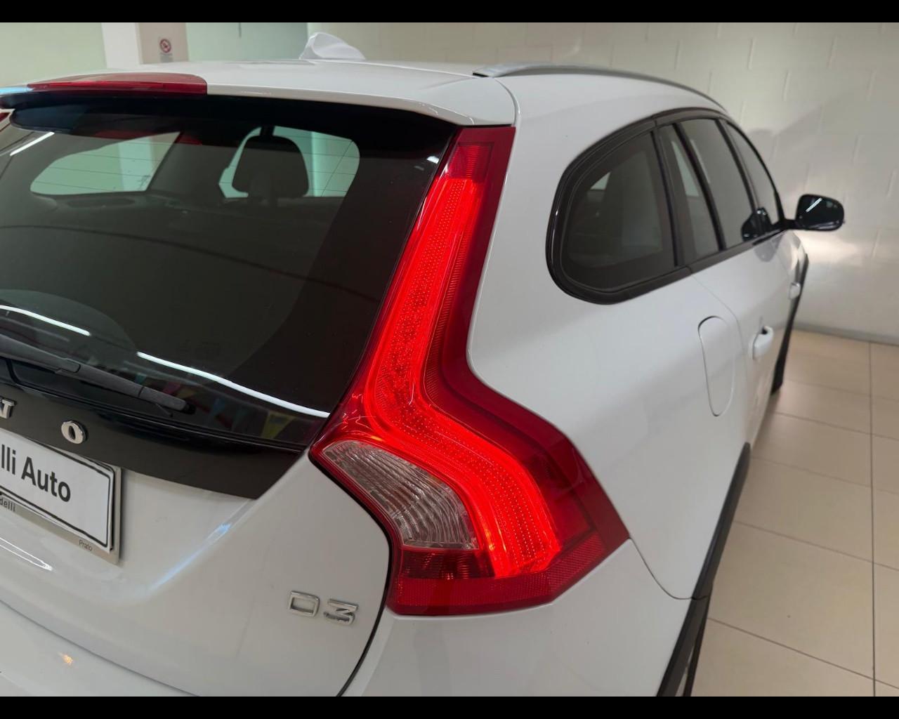 VOLVO V60 CC (2015-2018) - V60 Cross Country D3 Geartronic Business