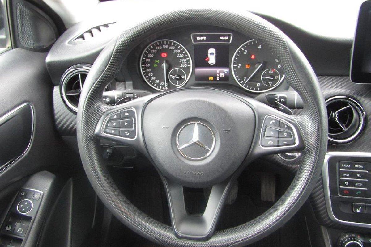 MERCEDES GLA 180 d Automatic Business