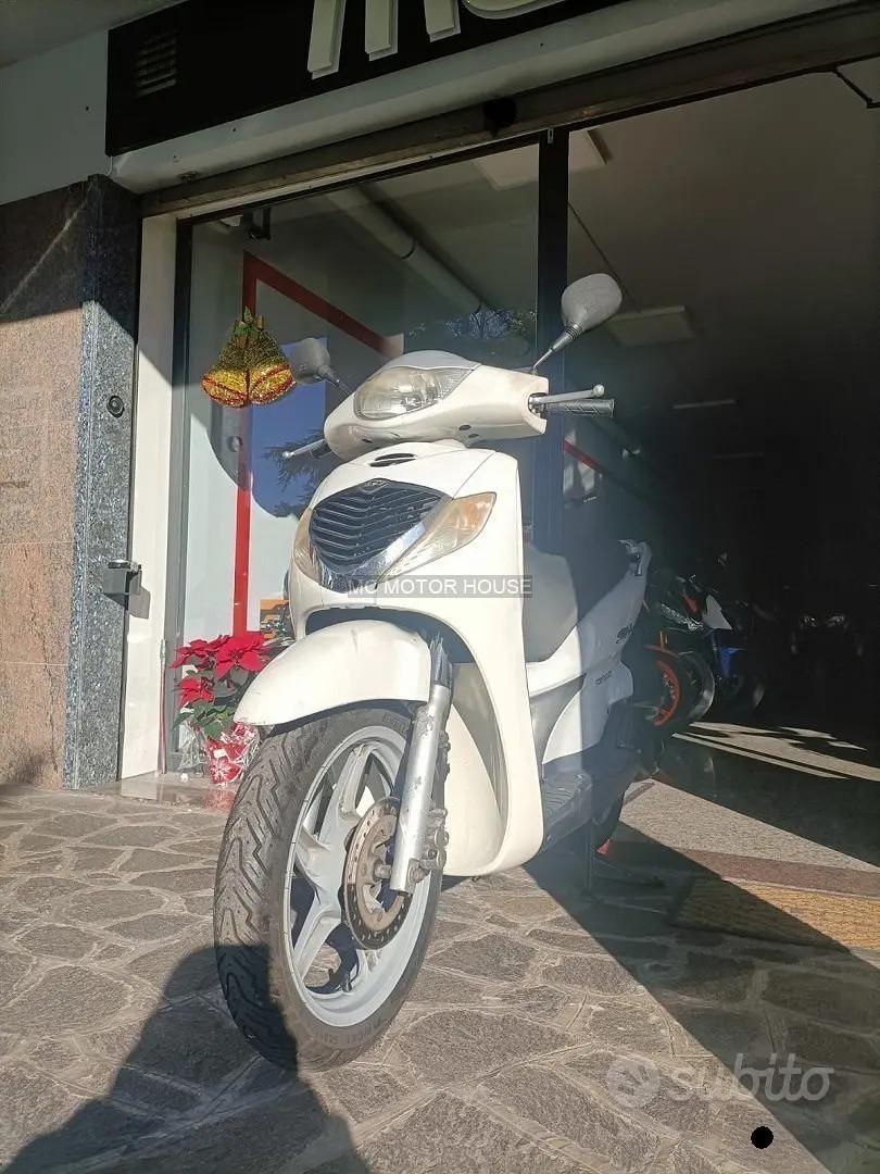 Honda sh 125 #patente b#rate senza busta paga