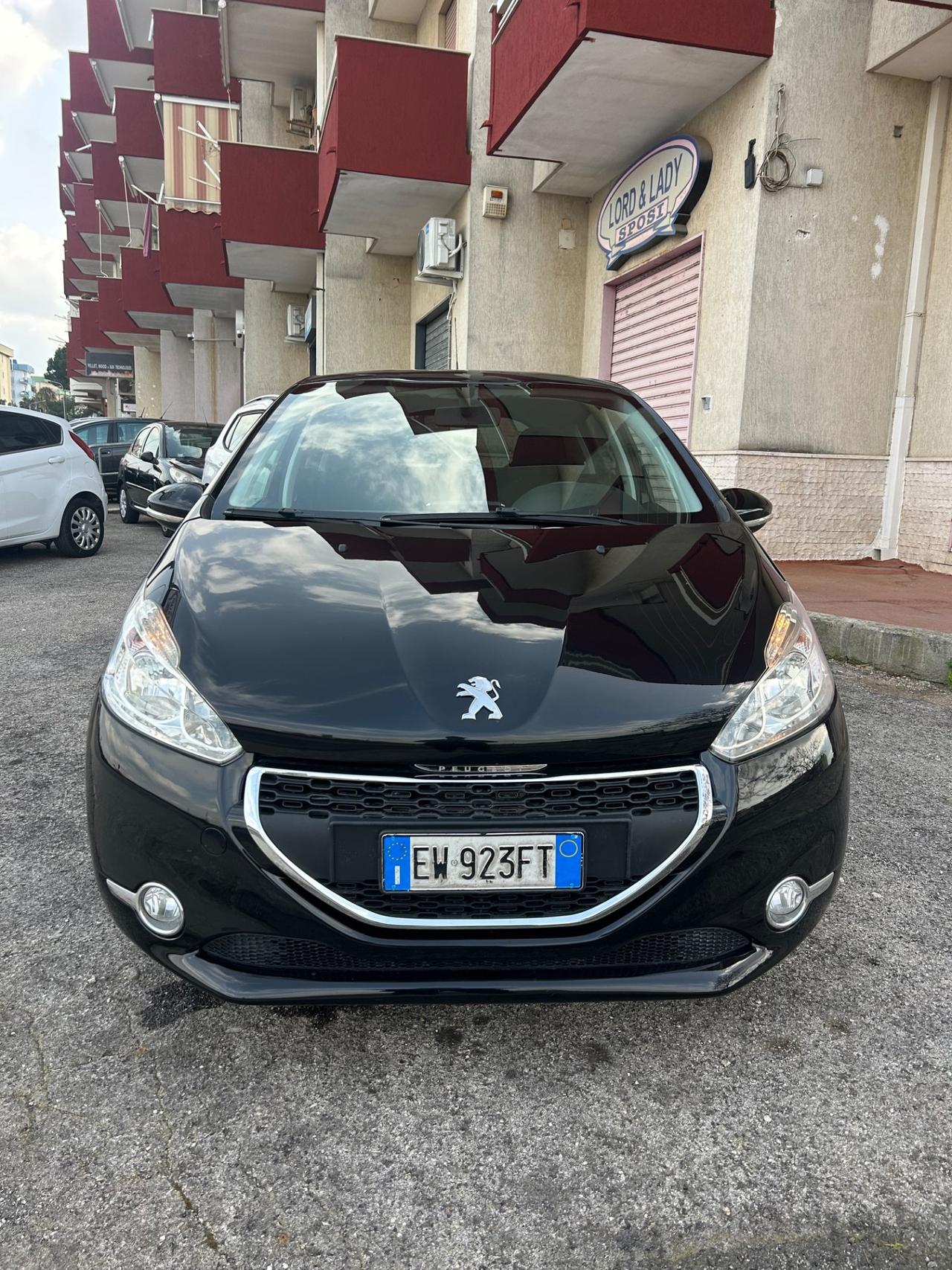 Peugeot 208 1.4 HDi 68 CV 3 porte Allure