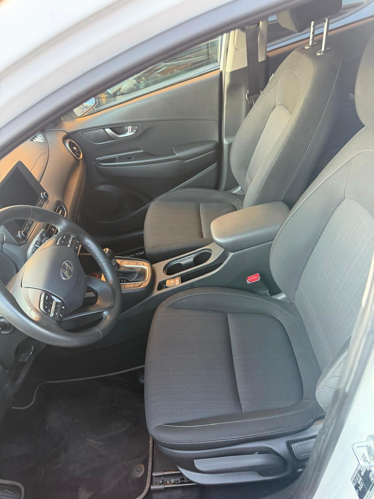 Hyundai Kona HEV 1.6 DCT full hybrid 142 cv