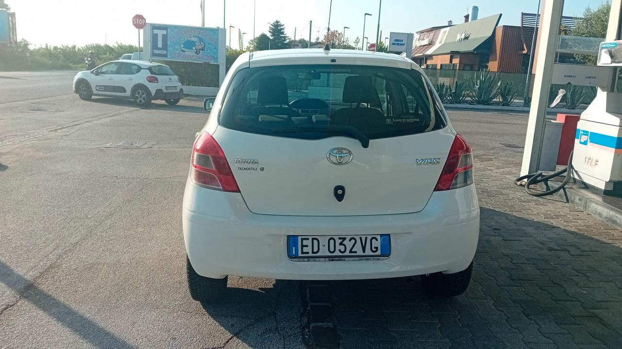 Toyota Yaris 1.0 5 porte Sol