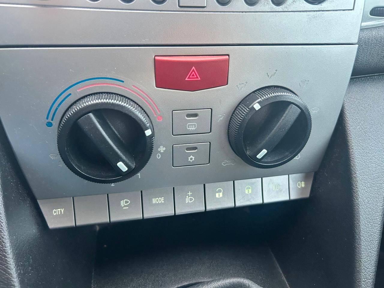 Lancia Ypsilon 1.2B X NEOPATENTATI 2011