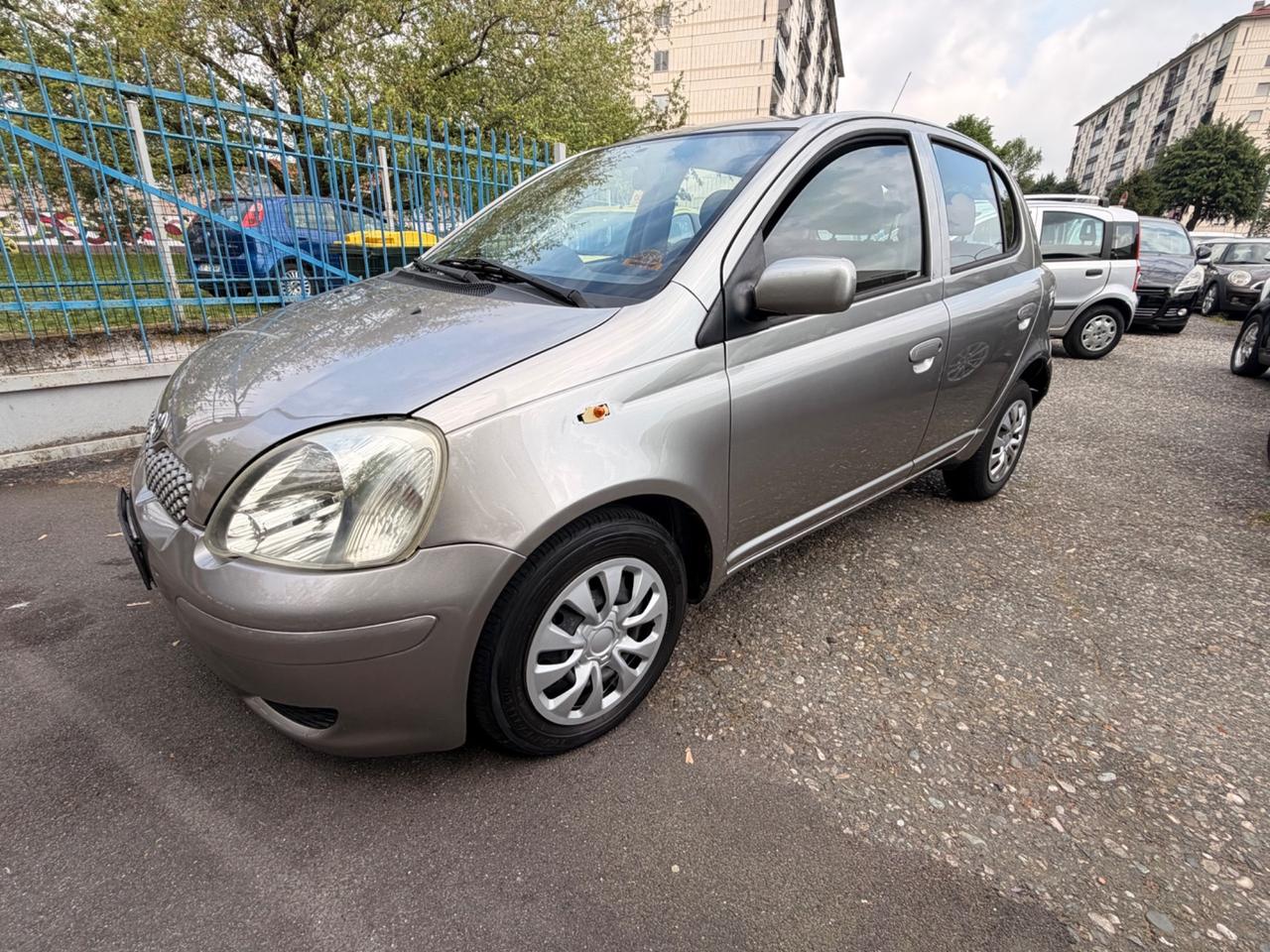 Toyota Yaris 1.0i 16V cat 5 porte Sol