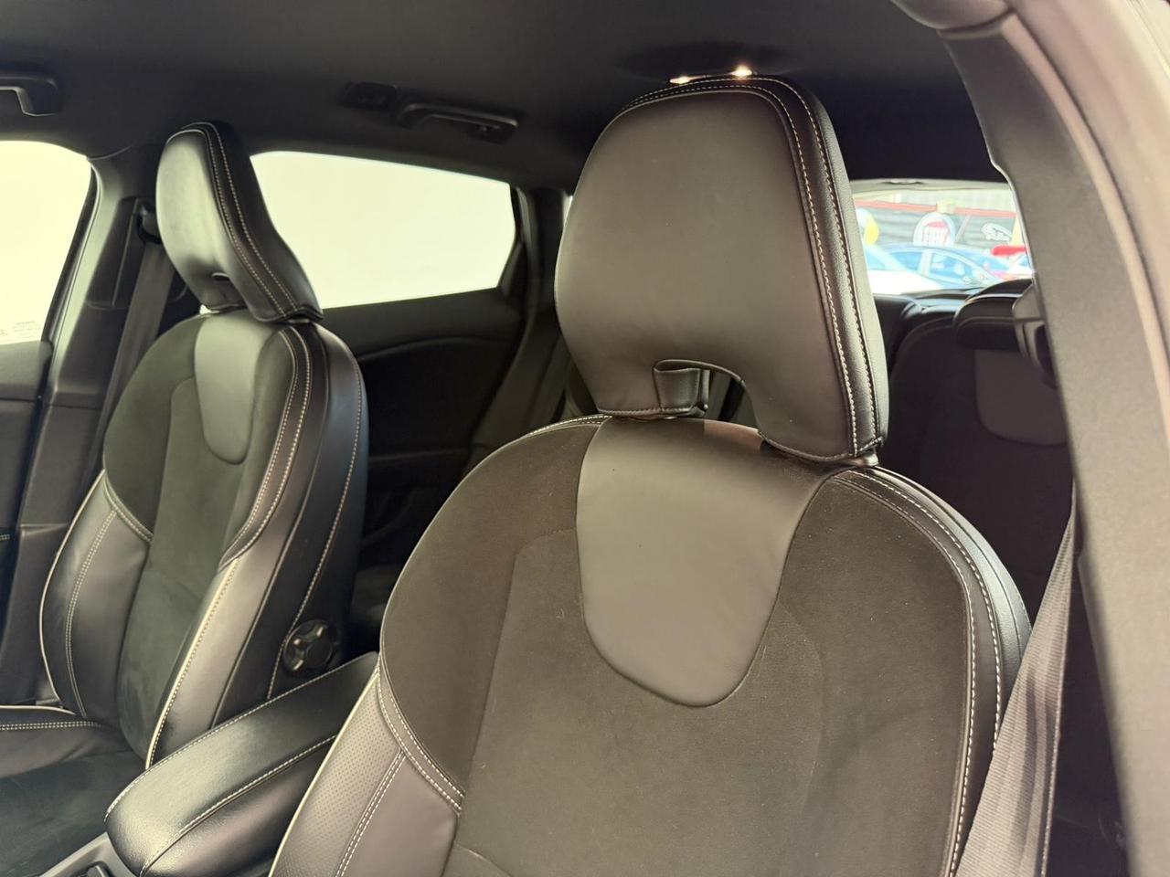 Volvo V40 D3 R-design-GARANTITA-2018