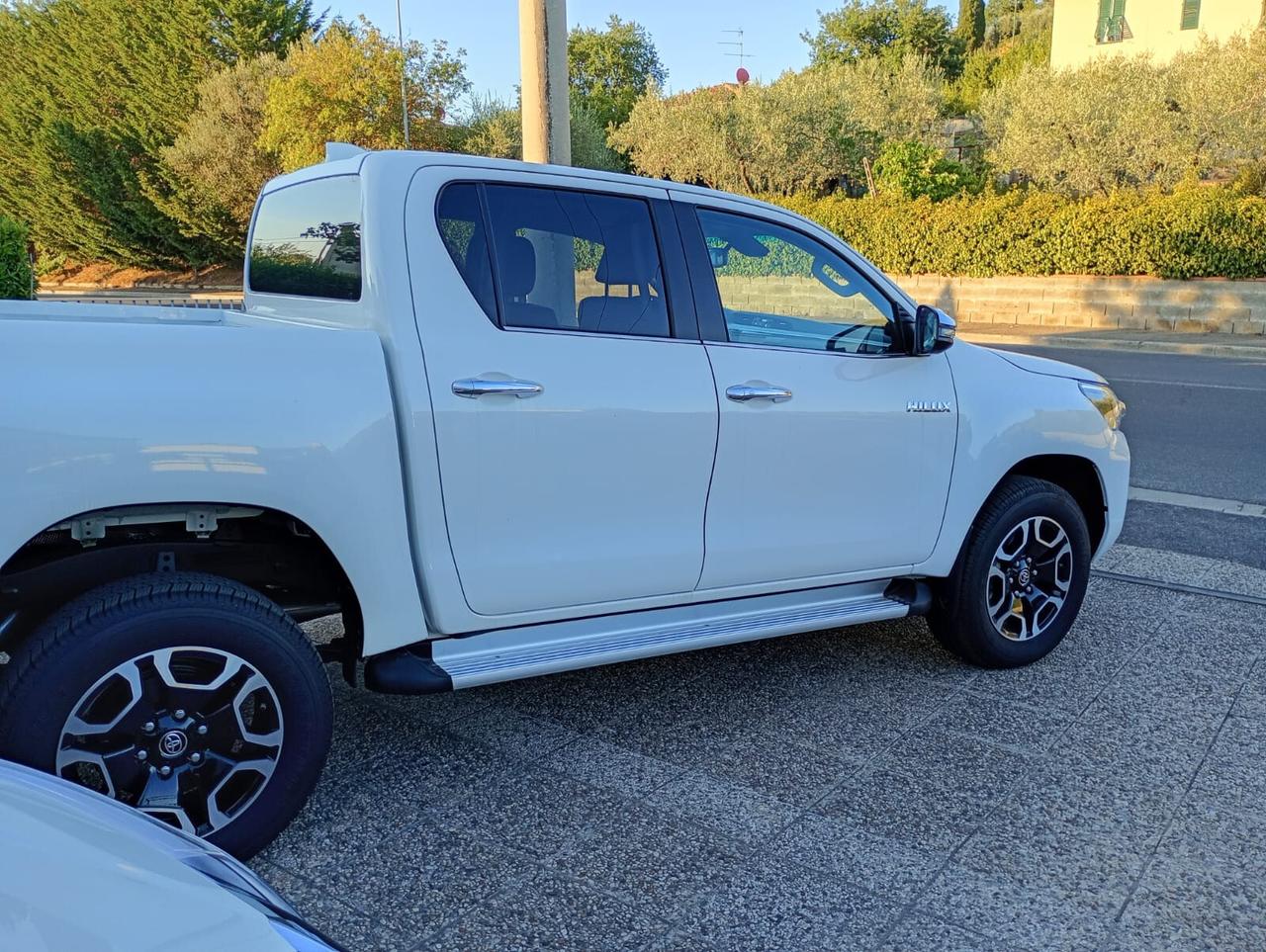 Toyota Hilux HYLUX 2.8 D4D 48W A/T 4WD double cab EXECUTIVE