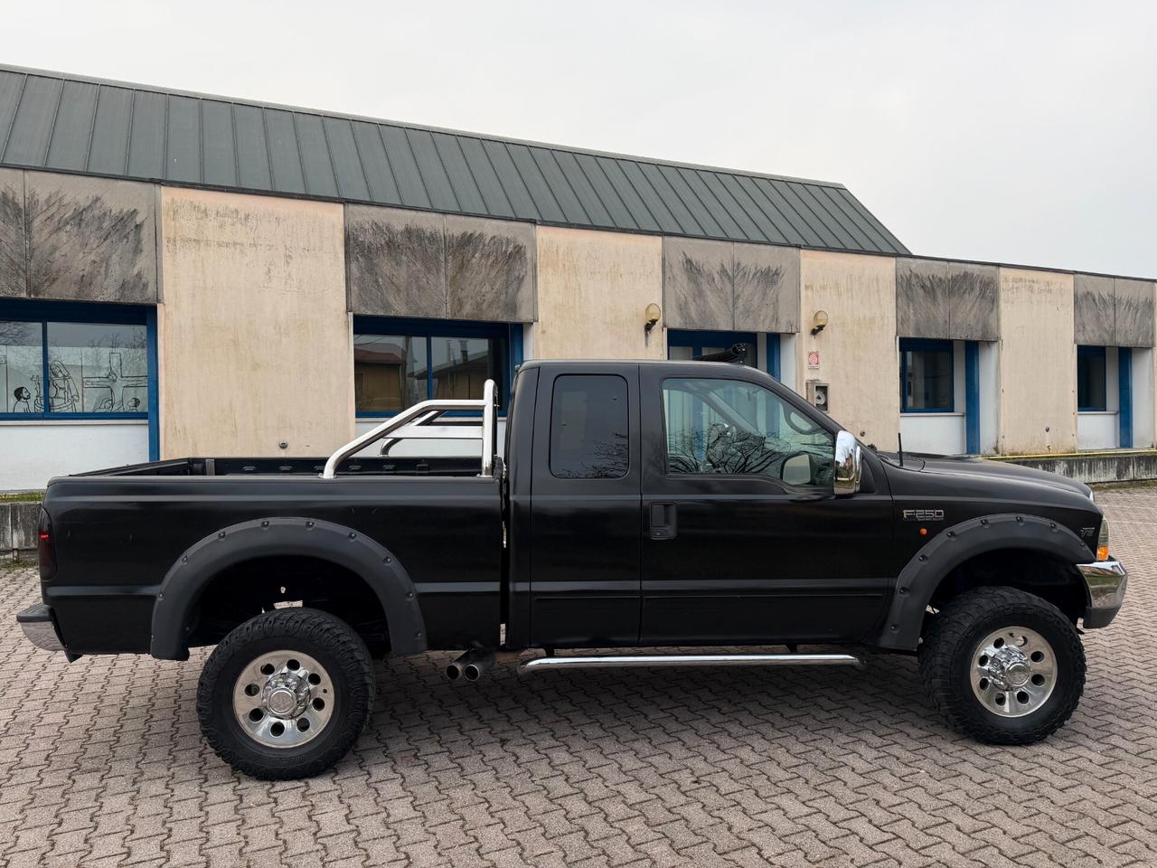 Ford F-250 5.4i V8 GPL 4X4 XLT 6Posti