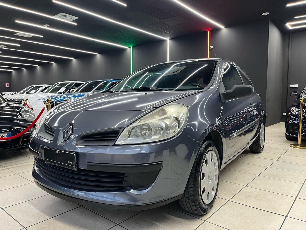 Renault Clio 1.2 16V 3 porte Confort OK NEOPATENTATI