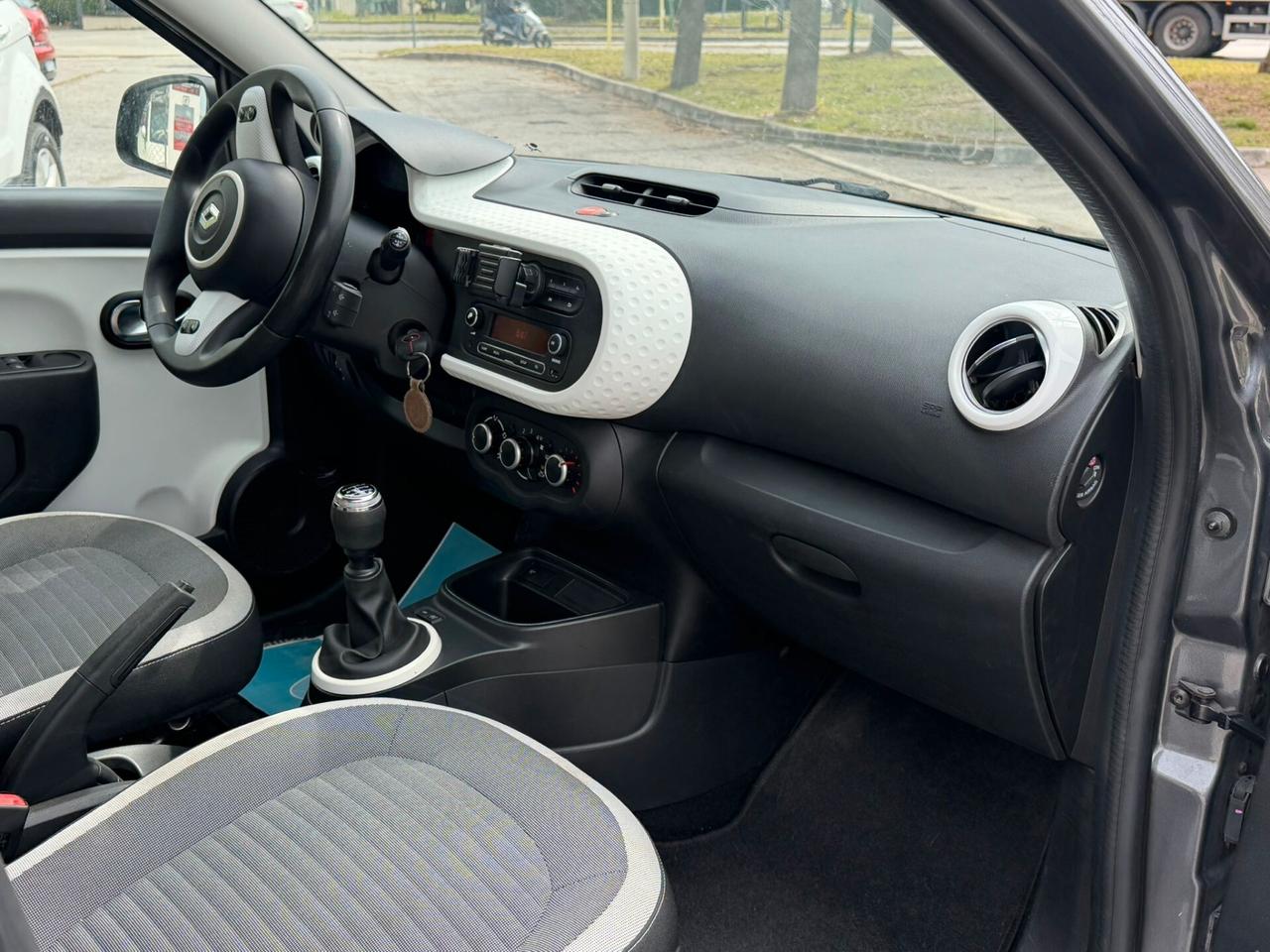 Renault Twingo SCe 65 CV Equilibre La Parisienne