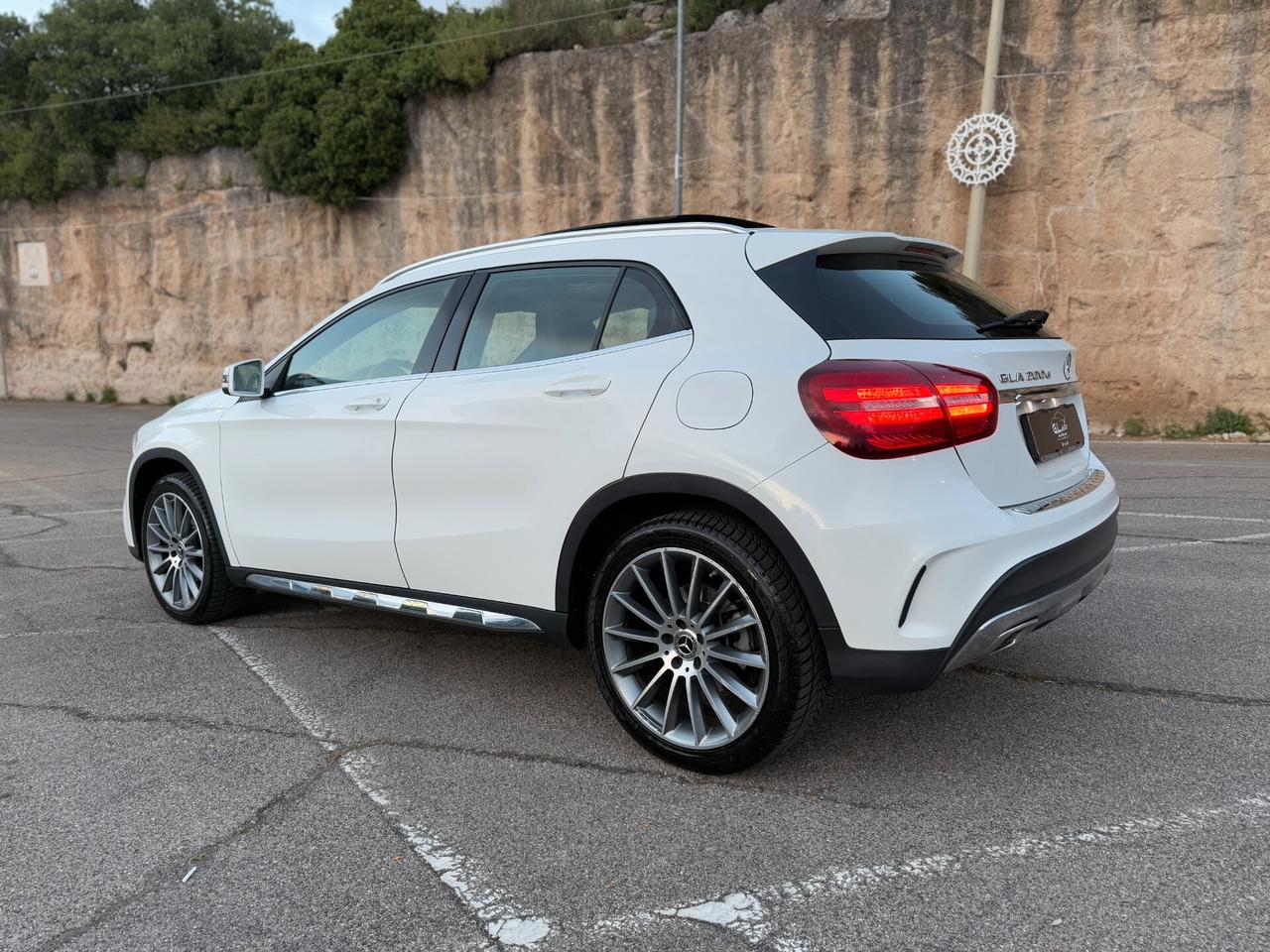 Mercedes GLA200 4MATIC 136/PREMIUM AMG/TETTO/19"
