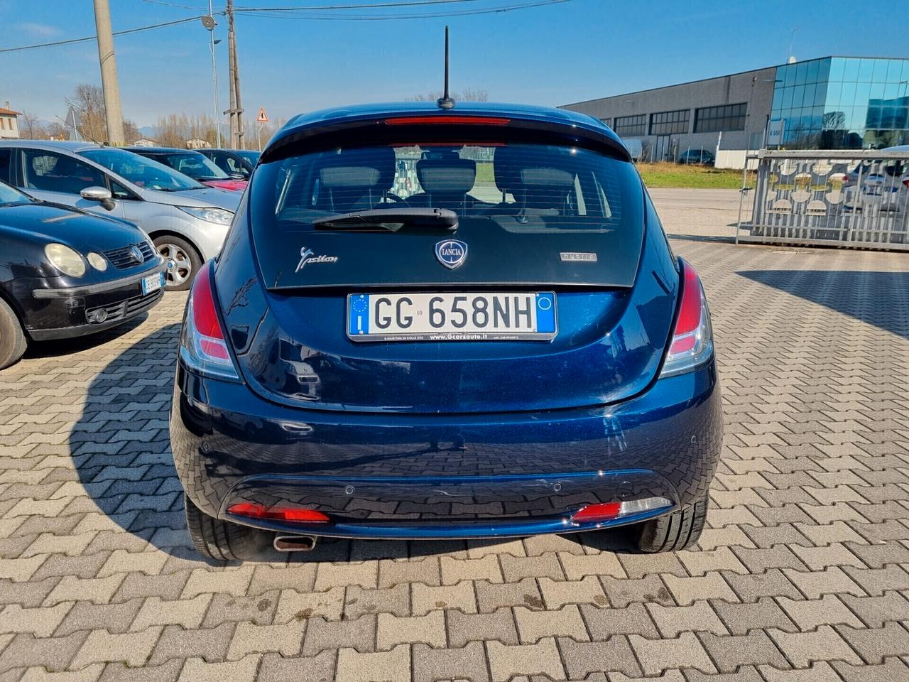 Lancia Ypsilon 1.0 5 porte Hybrid Gold oK neopatentati