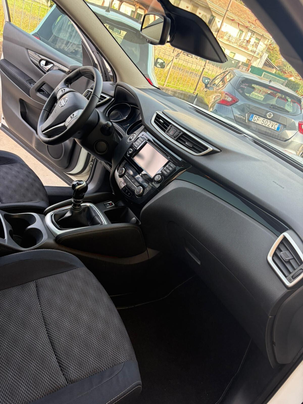 Nissan Qashqai 1.5 dCi tetto in vetro navigazione full