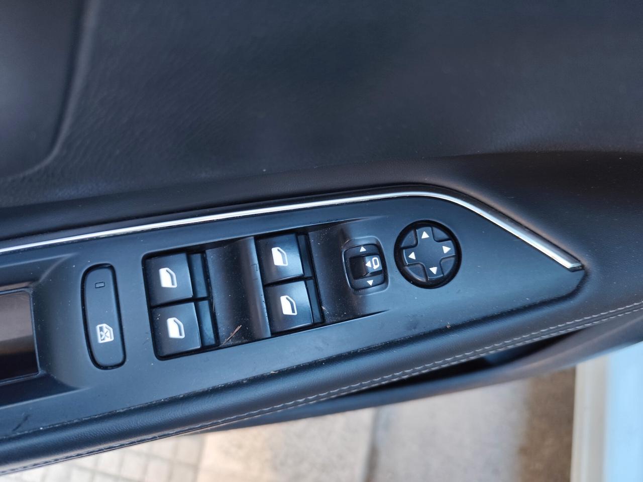 Peugeot 5008 1.6BlueHDi 120CV AUTOMATICA 7 POSTI