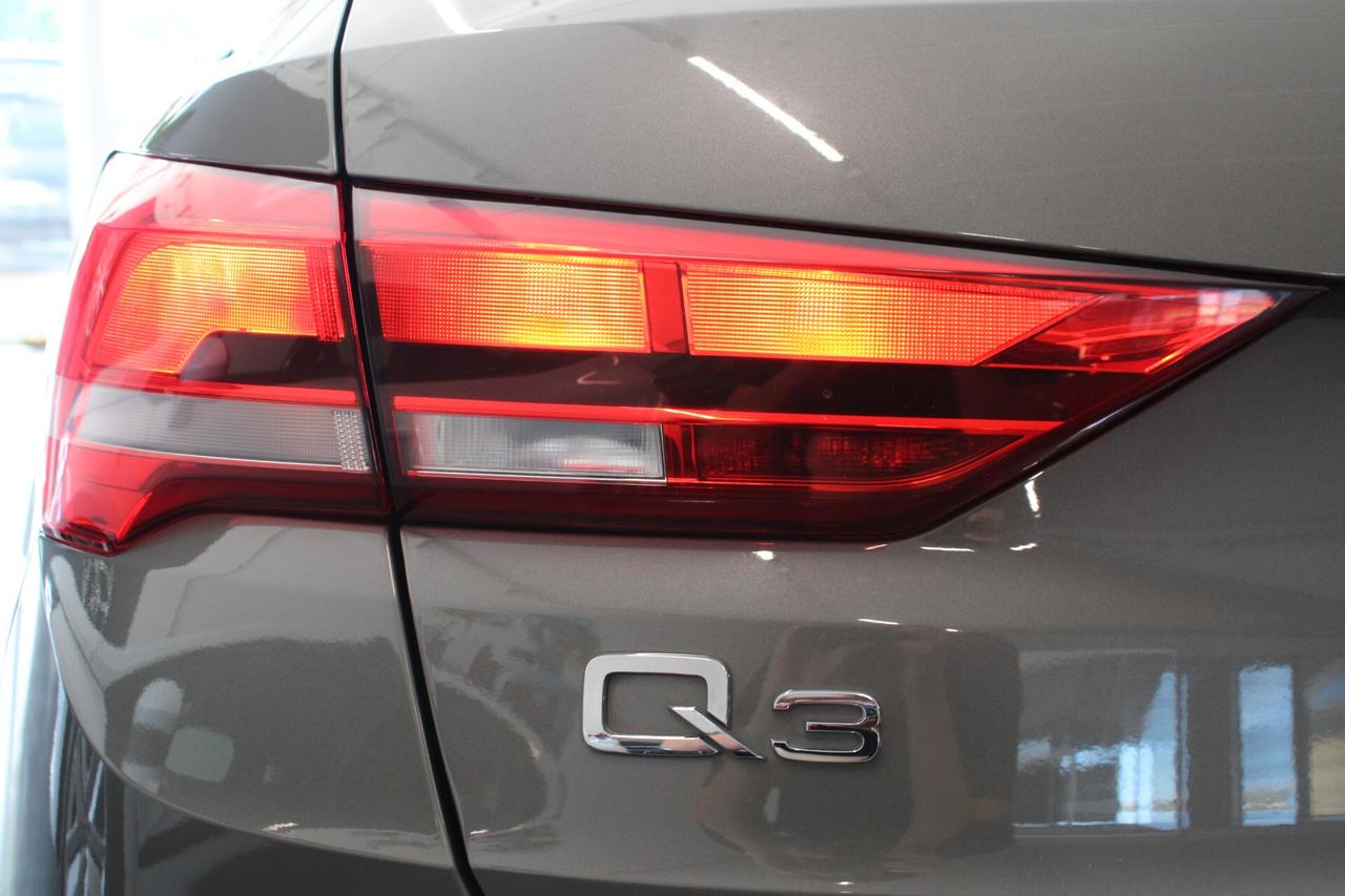 Audi Q3 2.0 TDI 150 CV S tronic Business Advanced