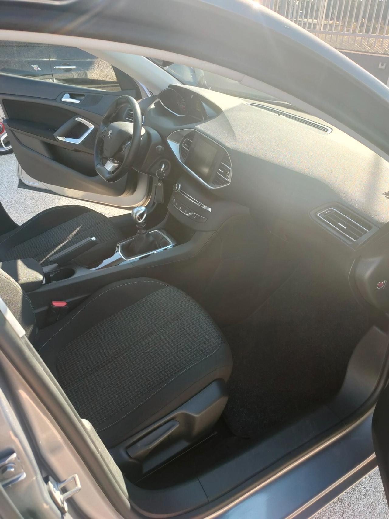 Peugeot 308 BlueHDi 100 S&S Business