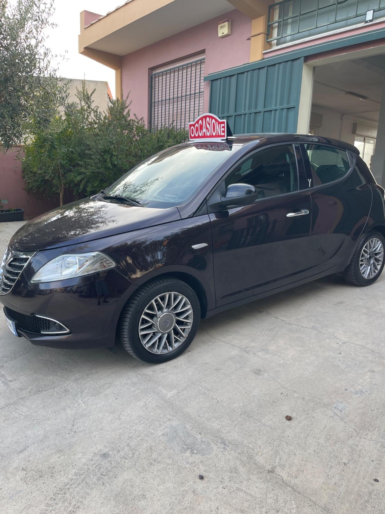 Lancia Ypsilon 1.2 69 CV 5 porte S&S Platinum