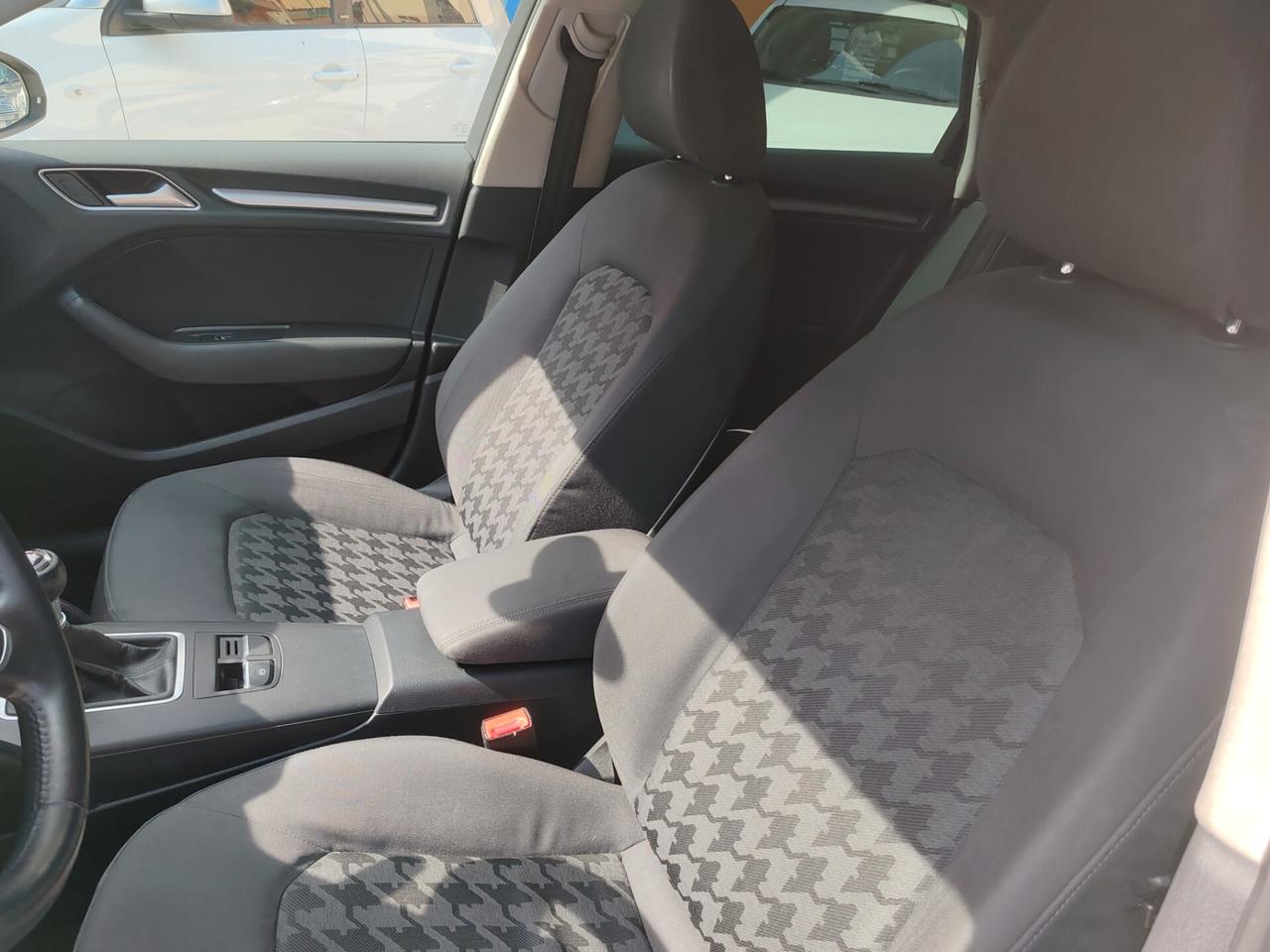 Audi A3 SPB 1.6 TDI 105 CV CR Attraction