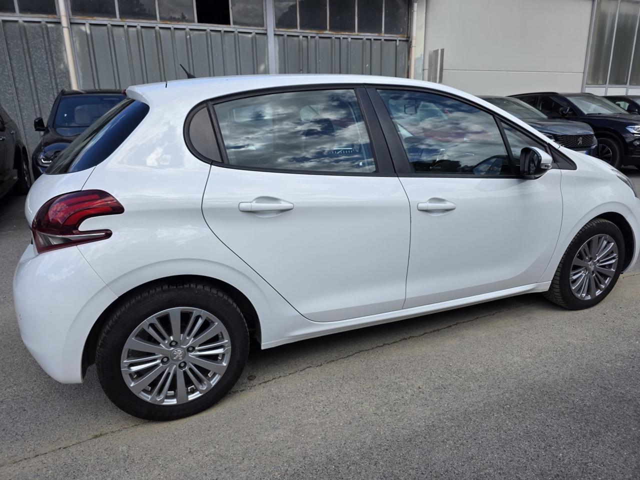 Peugeot 208 PureTech 82 5p. GPL Allure