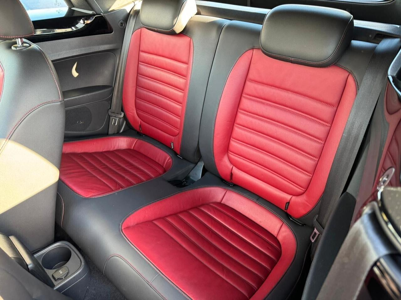 Volkswagen Maggiolino Cabrio Un Gioiello di Auto 2.000€ di Bonus Rottamazione!