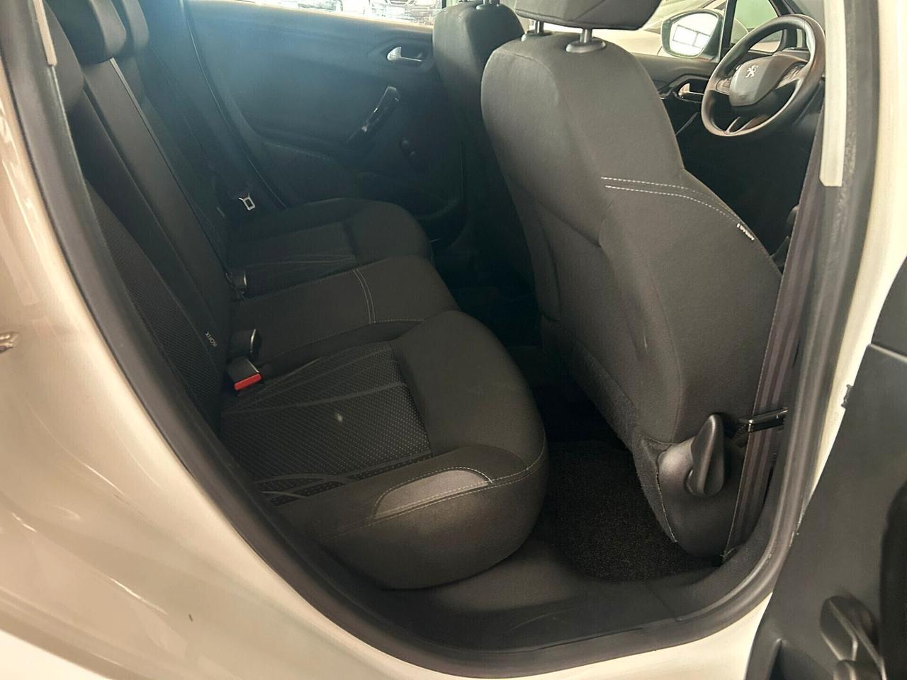 Peugeot 208 serie4 benzina 1.2 CV 82 Km 96.490 per NEOPATENTATI