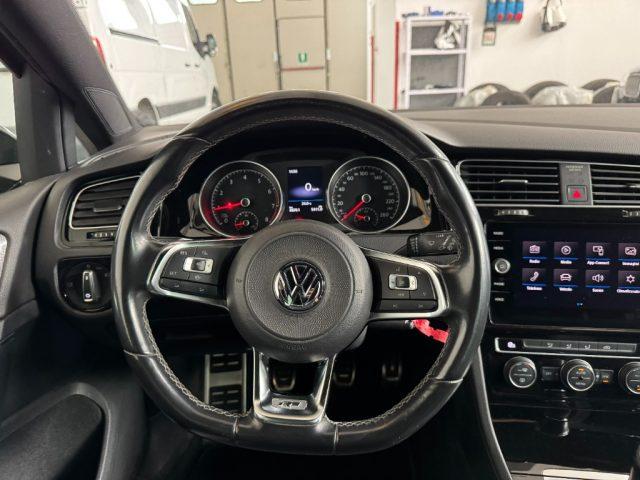 VOLKSWAGEN Golf 1.5 TSI ACT Sport R-LINE