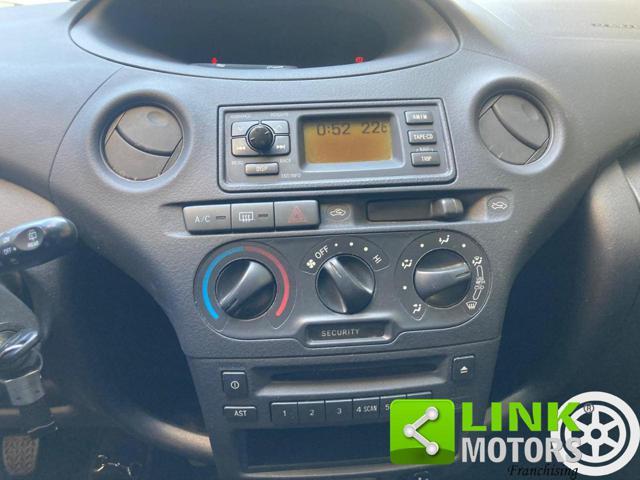 TOYOTA Yaris 1.0i 16V cat 3 porte