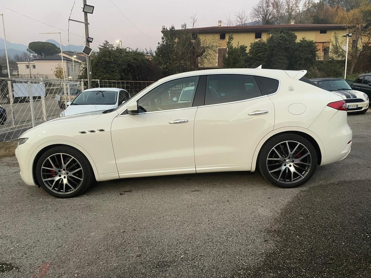 Maserati Levante - Tetto panoramico