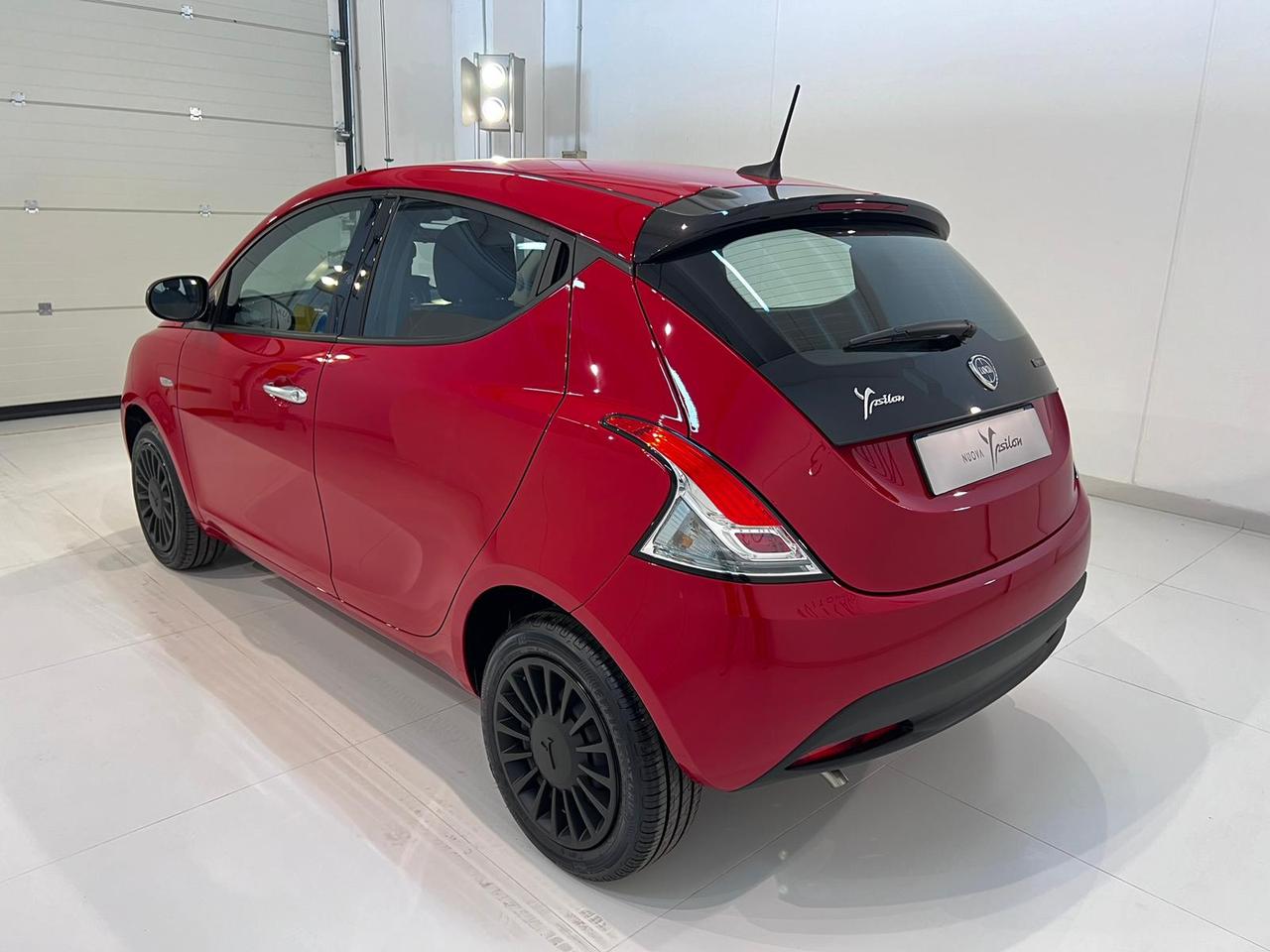 Lancia Ypsilon 1.0 FireFly 5 porte S&S Hybrid Silver