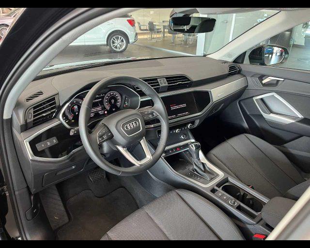 AUDI Q3 35 TDI S tronic Business Advanced
