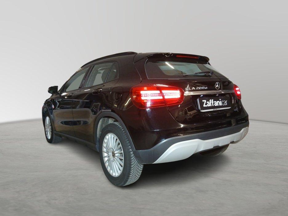 Mercedes-Benz GLA (X156) - GLA 200 d Automatic Business