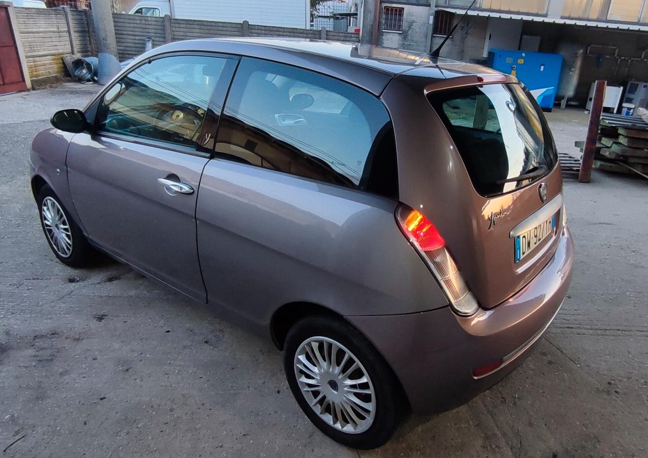 Lancia Ypsilon 1.3 MJT 75 CV Oro