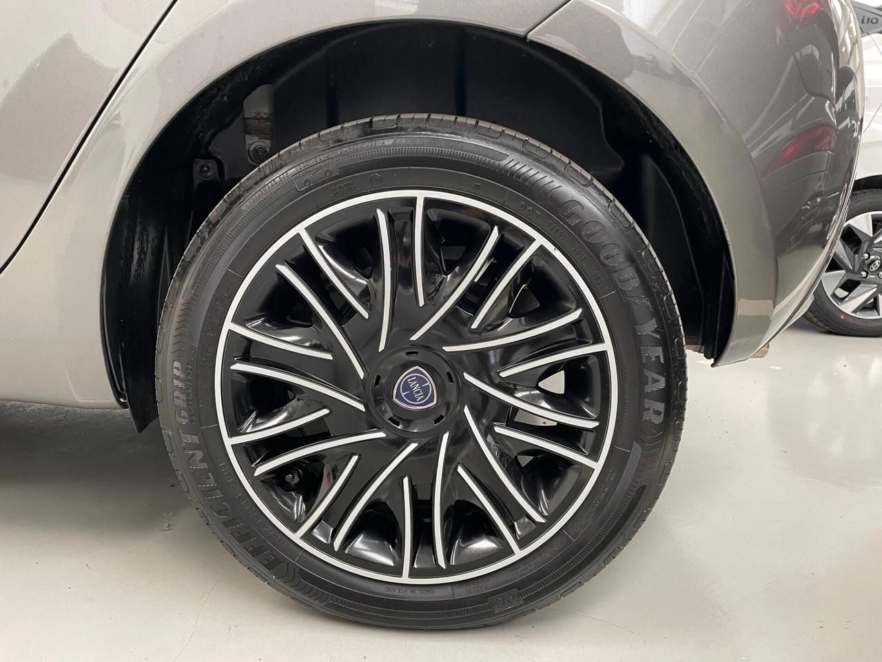 Lancia Ypsilon 1.0 FireFly 5 porte S&S Hybryd Gold