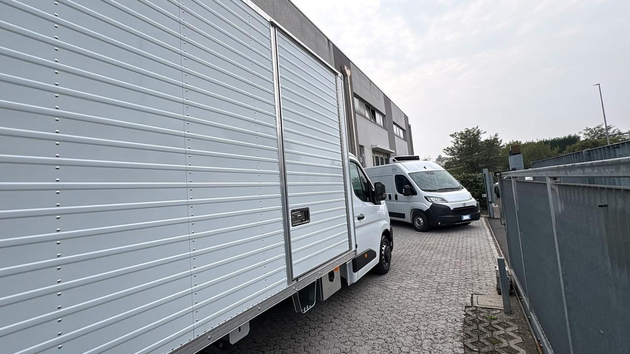 FURGONATURA 8 BANCALI CON SPONDA SU NISSAN INTERSTAR L3 GEMELLATO 150 CV